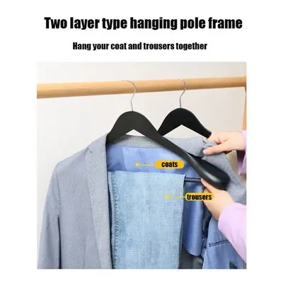 Cabides de madeira pretos