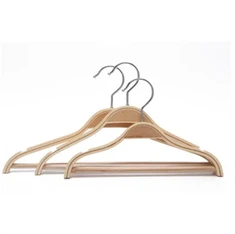 Cabides de madeira modernos